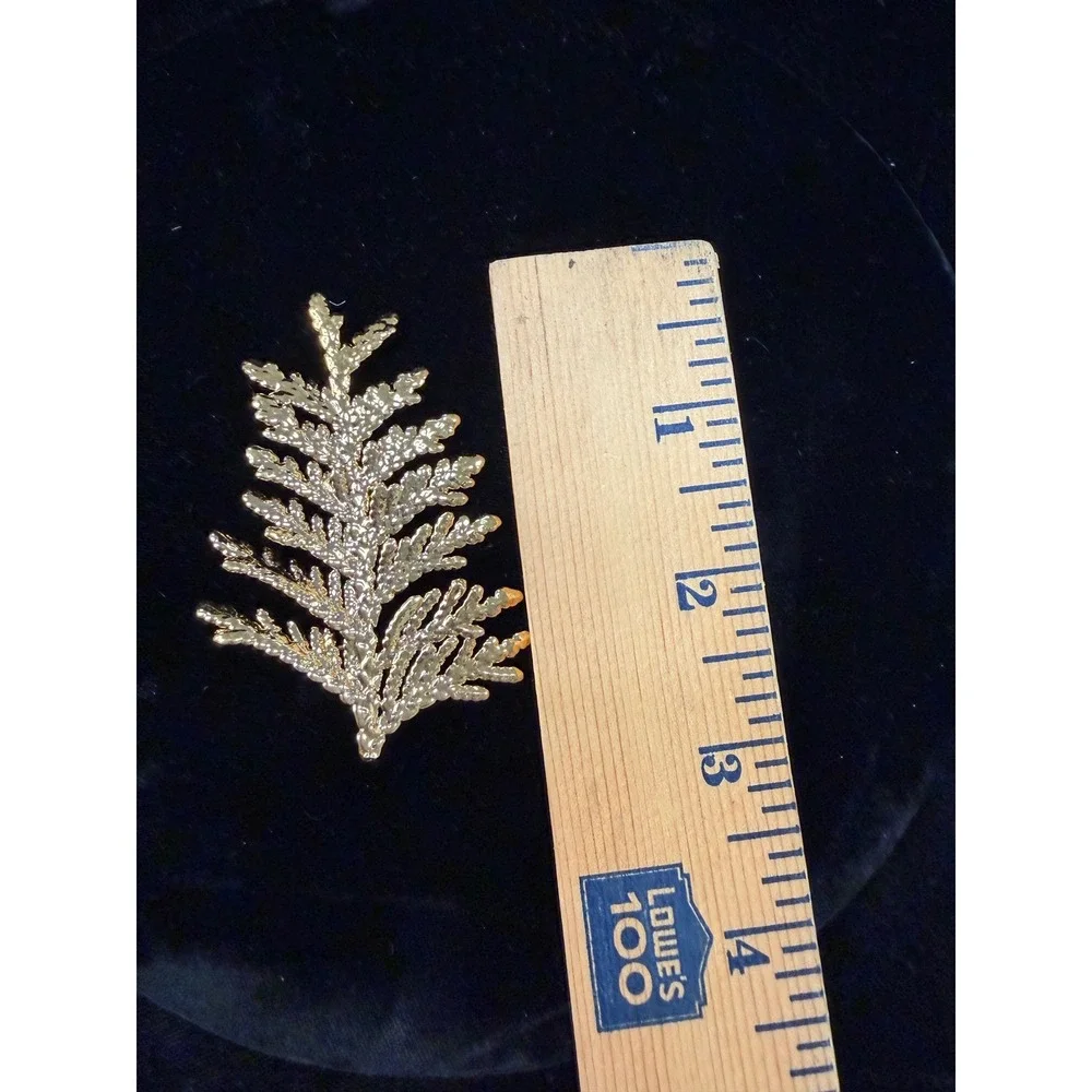 Vintage Gold Tone Cedar Branch Brooch Textured Nature Leaf Pin Accessory